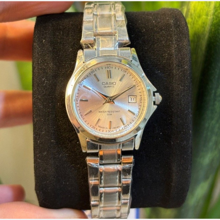 ساعت مچی زنانه کاسیو casio اصل بند استیل نقره ای صفحه نمایش گرد سبز خاص وجذاب