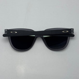 عینک آفتابی اوکلی سبک OAKLEY فریم طوسی عدسی هفت رنگ کد 2435