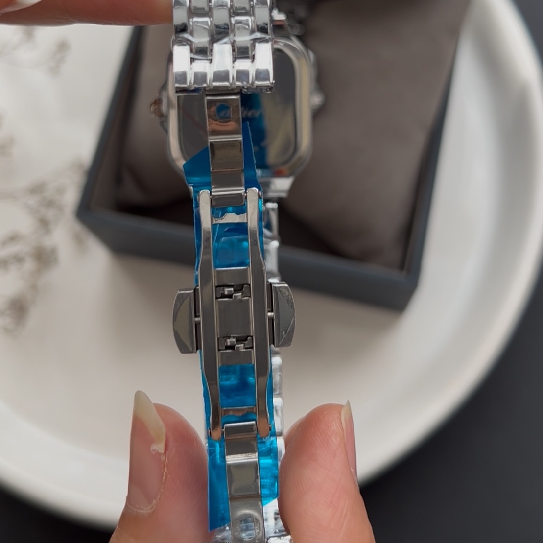 ساعت دخترانه کارتیر نقره ای صفحه سفید