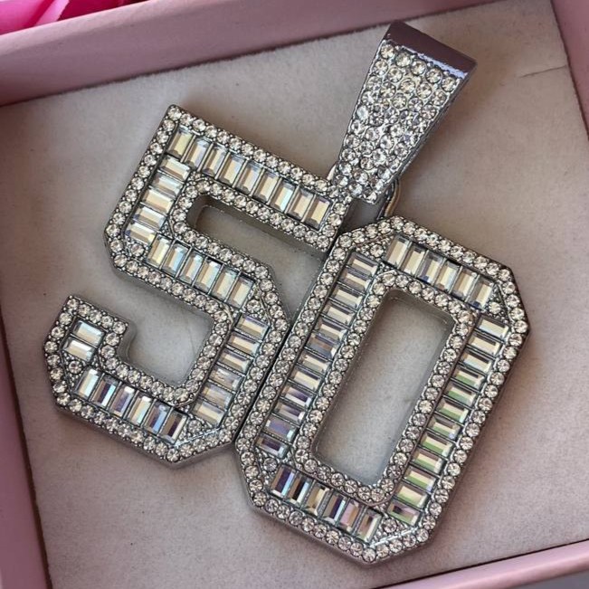 گردنبند پلاک فول نگین کاری شده طرح Simba رنگ ثابت با کیفیت بالا کد zel (پس کرایه)