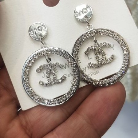 گوشواره طرح شنل Chanel آویز تنوع طرح رنگ کاملا ثابت کد bn (پس کرایه)