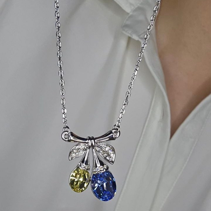گردنبند و آویز نگین سواروسکی طرح نگین سبز تنوع طرح رنگ کاملا ثابت کد vn (پس کرایه)