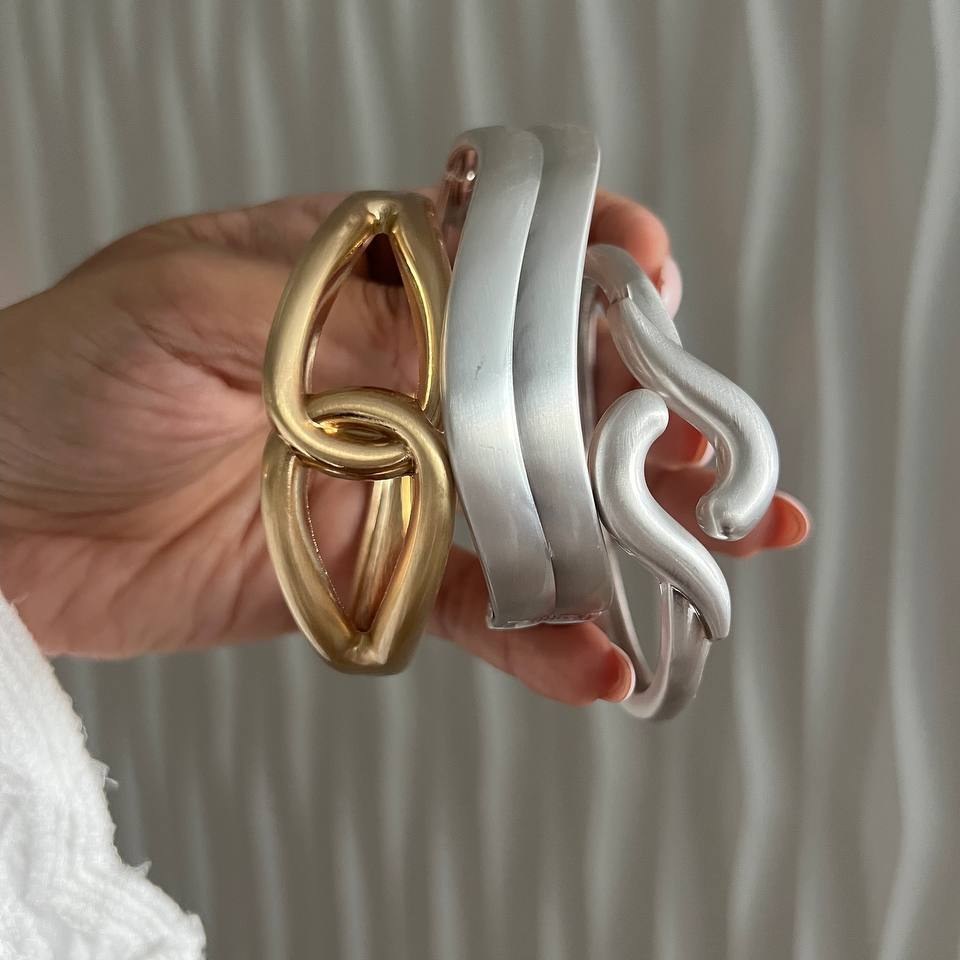 دستبند النگویی و بنگل آبکاری نقره زنانه مینیمال در تنوع طرح رنگ ثابت کد tj (پس کرایه)