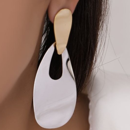 گوشواره آبکاری نقره طرح مات مینیمال تنوع طرح رنگ ثابت کد tj (پس کرایه)