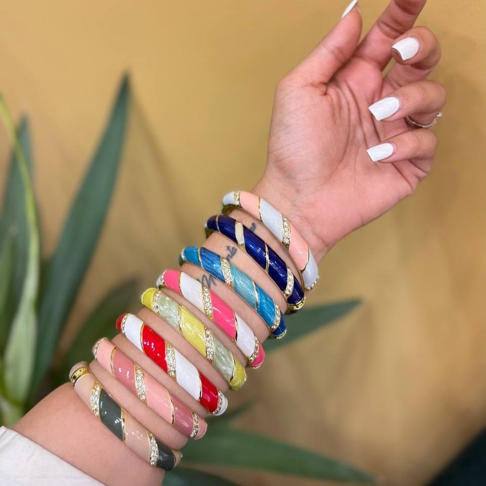 دستبند النگویی و بنگل میناکاری زنانه طرح کج راه مدل باز شو رنگبندی رنگ ثابت کد sm (پس کرایه)