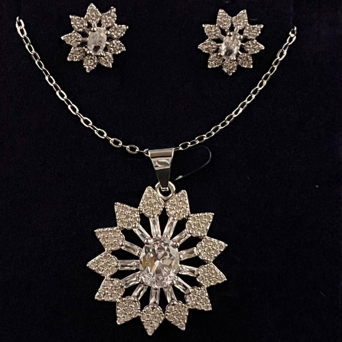 نیم ست گردنبند و گوشواره و انگشتر طرح جواهری نگین دار زنانه تنوع طرح رنگ ثابت کد ki (پس کرایه)