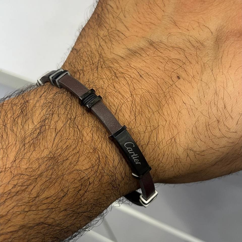 دستبند چرمی قفل و پلاک استیل مردانه طرح ستاره کیفیت چرم عالی تنوع طرح رنگ ثابت کدbn (پس کرایه)