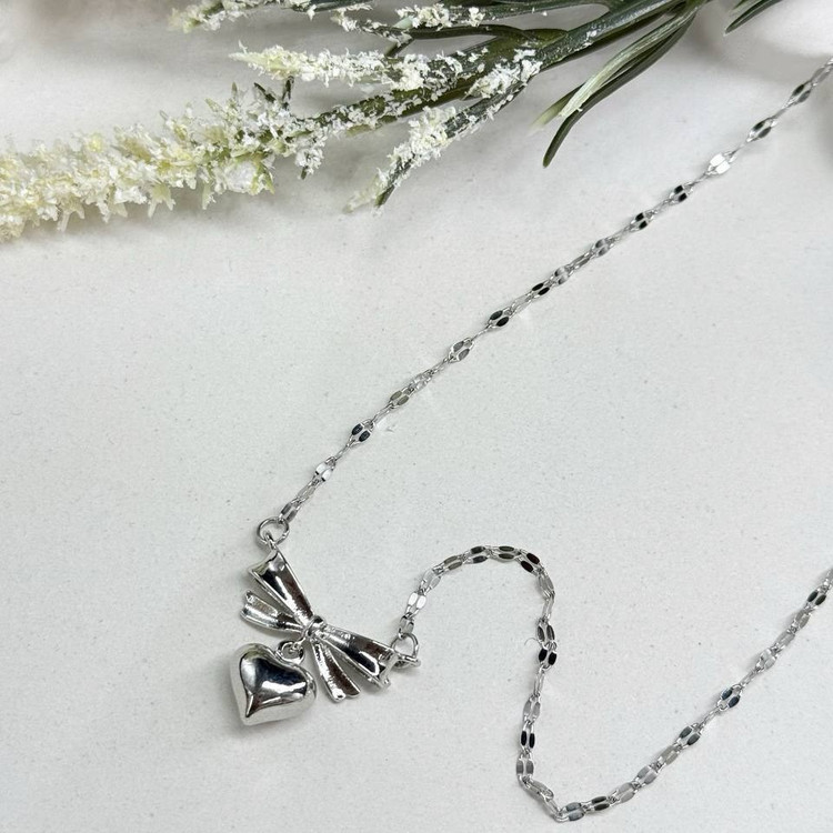 گردنبند و آویز پلاک زنجیر استیل زنانه طرح قلب و قطب نما تنوع طرح رنگ ثابت کد sm (پس کرایه)
