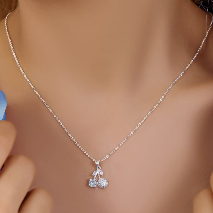 گردنبند و آویز پلاک آبکاری نقره طرح قلب Love نگین تنوع طرح رنگ ثابت کد mp
