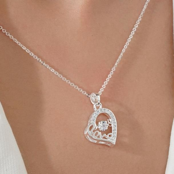 گردنبند و آویز پلاک آبکاری نقره طرح قلب Love نگین تنوع طرح رنگ ثابت کد mp