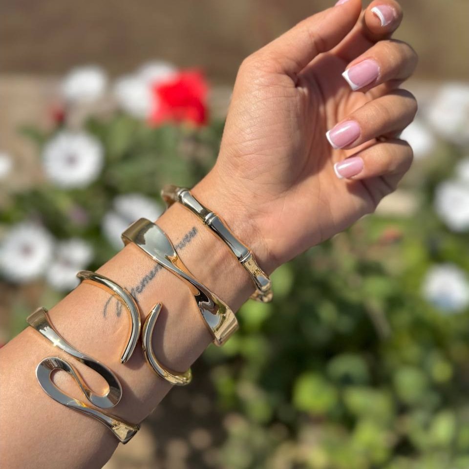 دستبند النگویی طرح کارتیر پهن تنوع طرح رنگ ثابت کد sm