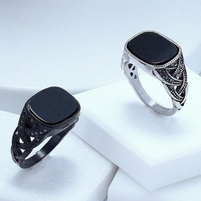 انگشتر مردانه استیل طرح رکاب پیچ و نگین مربع مشکی تنوع رنگ سایز بندی 9 تا 12 رنگ ثابت کد mp