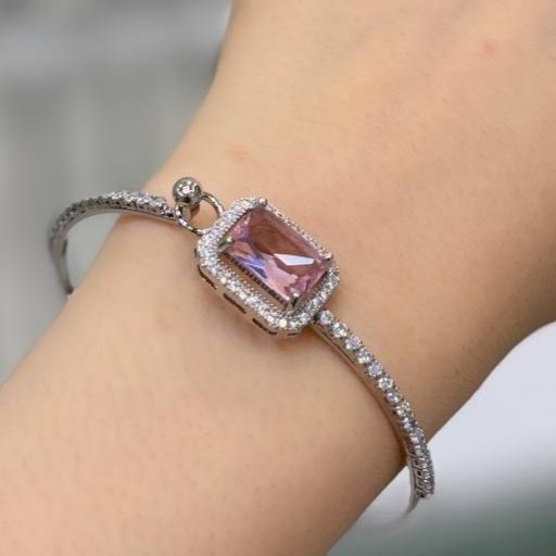 دستبند النگویی و بنگل زنانه طرح جواهری طرح نگین مربع دو لاین تنوع طرح رنگ ثابت کد gy