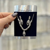 نیم ست گردنبند و گوشواره طرح جواهری زنجیری طرح نگین آویز اشکی رنگ ثابت با تنوع طرح کدgy