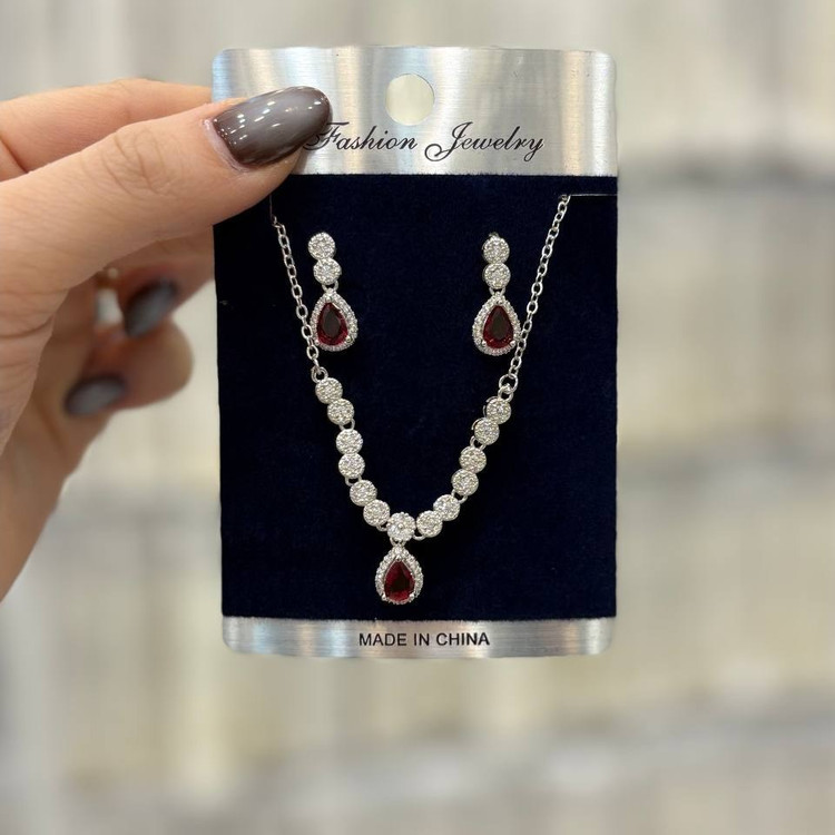 نیم ست گردنبند و گوشواره طرح جواهری طرح آویز نگین درشت رنگ ثابت با تنوع مدل کدgy