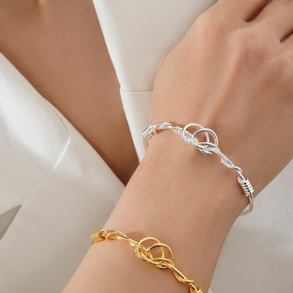 دستبند بنگل النگویی فنری دو لاین طرح گره مارپیچ رنگ ثابت تنوع طرح کد mp