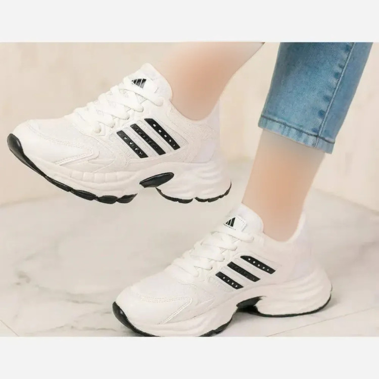 کتونی سه خط زنانه زیره پلیمر سبک و راحت رنگ مشکی و سفید سایز 37 و 38