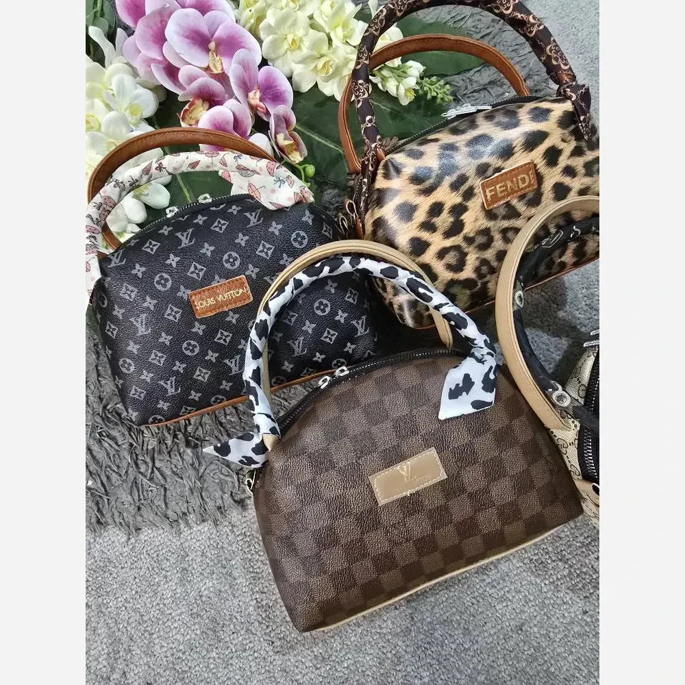 کیف مژگان چرمی با کیفیت سایز آزاد در رنگهای موکا، گوچی، ال وی با بند بلند