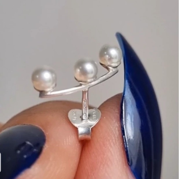 گوشواره میخی خطی مرواریدی نقره با حک عیار 925 از برند Iam