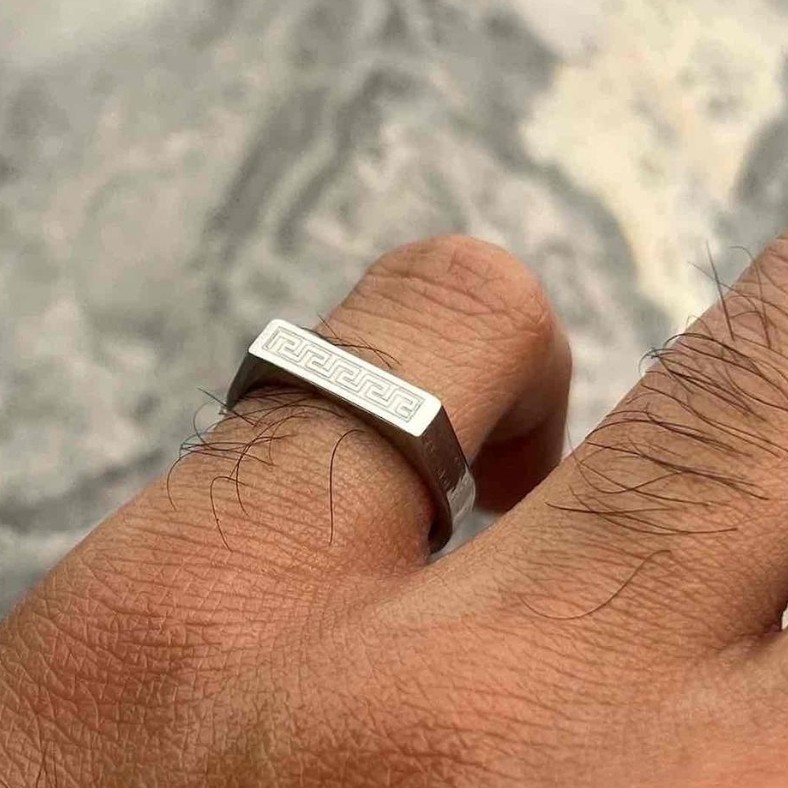 انگشتر ورساچه نقره ای استیل ظریف