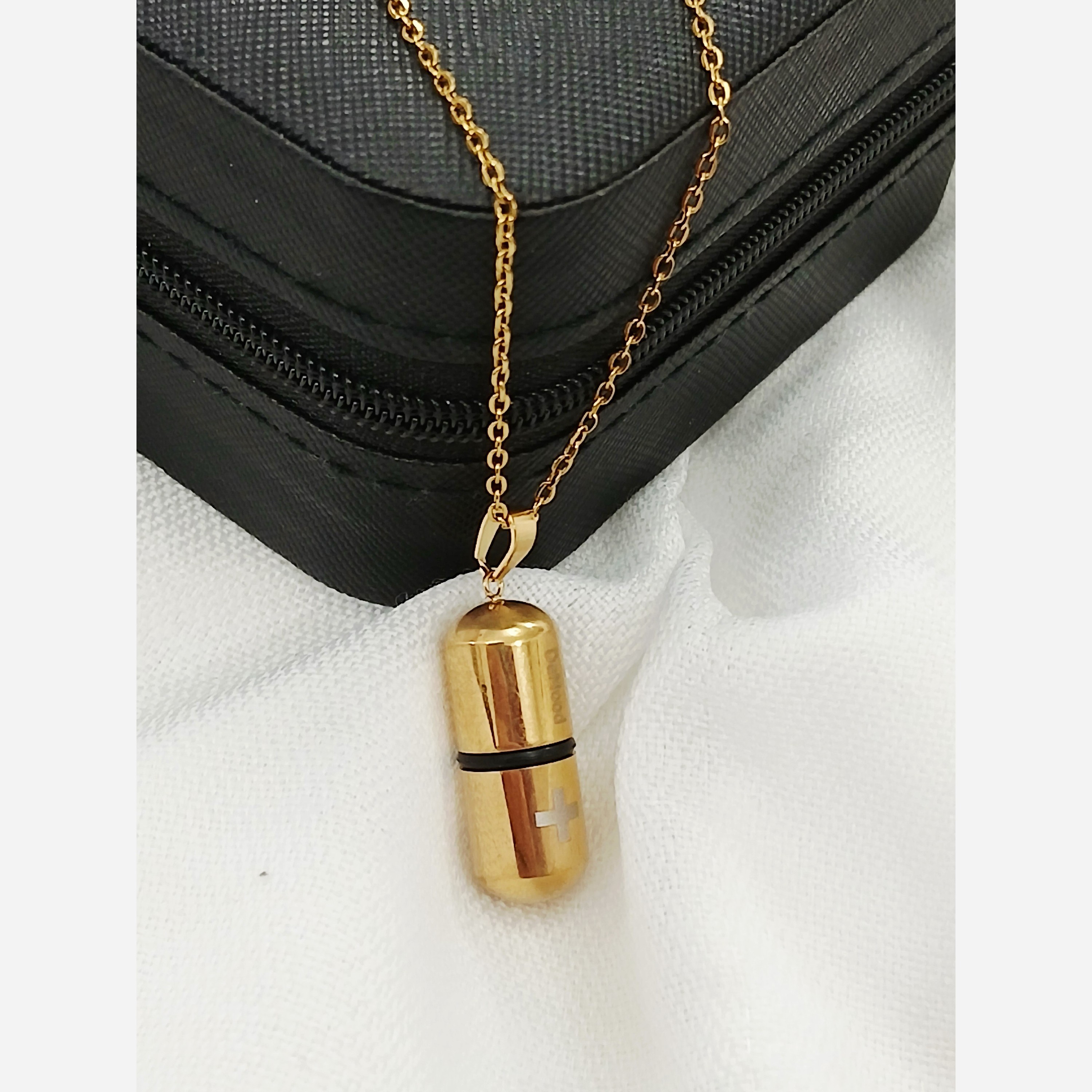گردنبند کپسول طلایی استیل باز شو