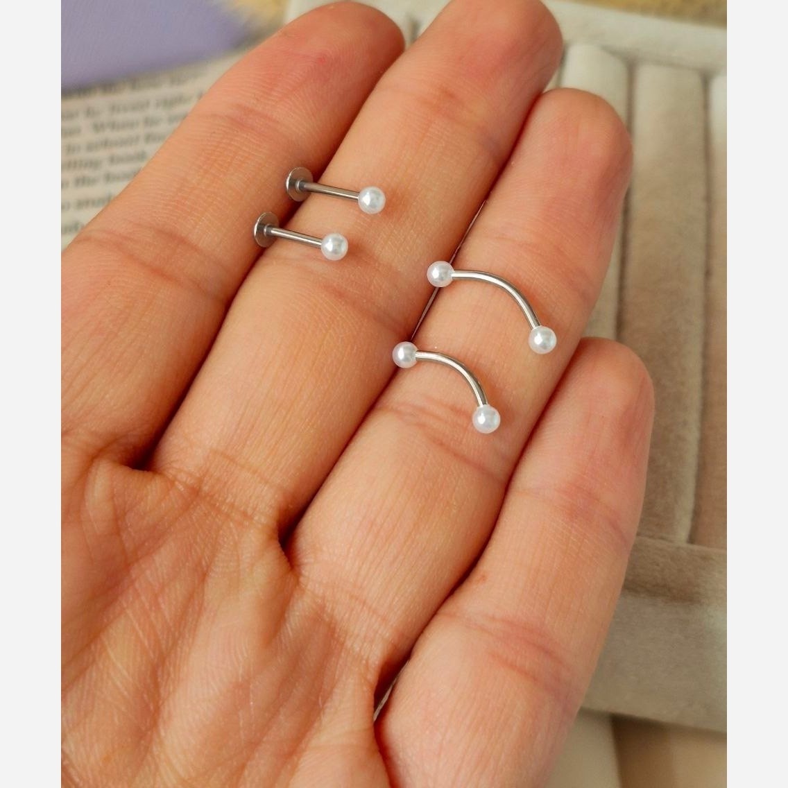 پیرسینگ کرو یا موزی پیرسینگ ابرو پیرسینگ گوش پیرسینگ rook مدل مرواریدی