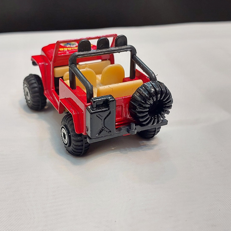 ماکت ماشین کلکسیونی کوچک JEEP